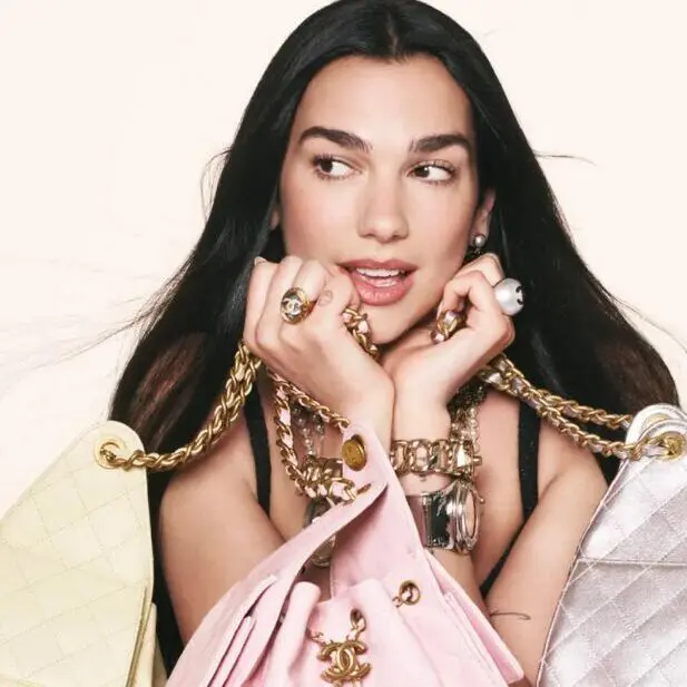 Dua Lipa et Chanel, actualité mode